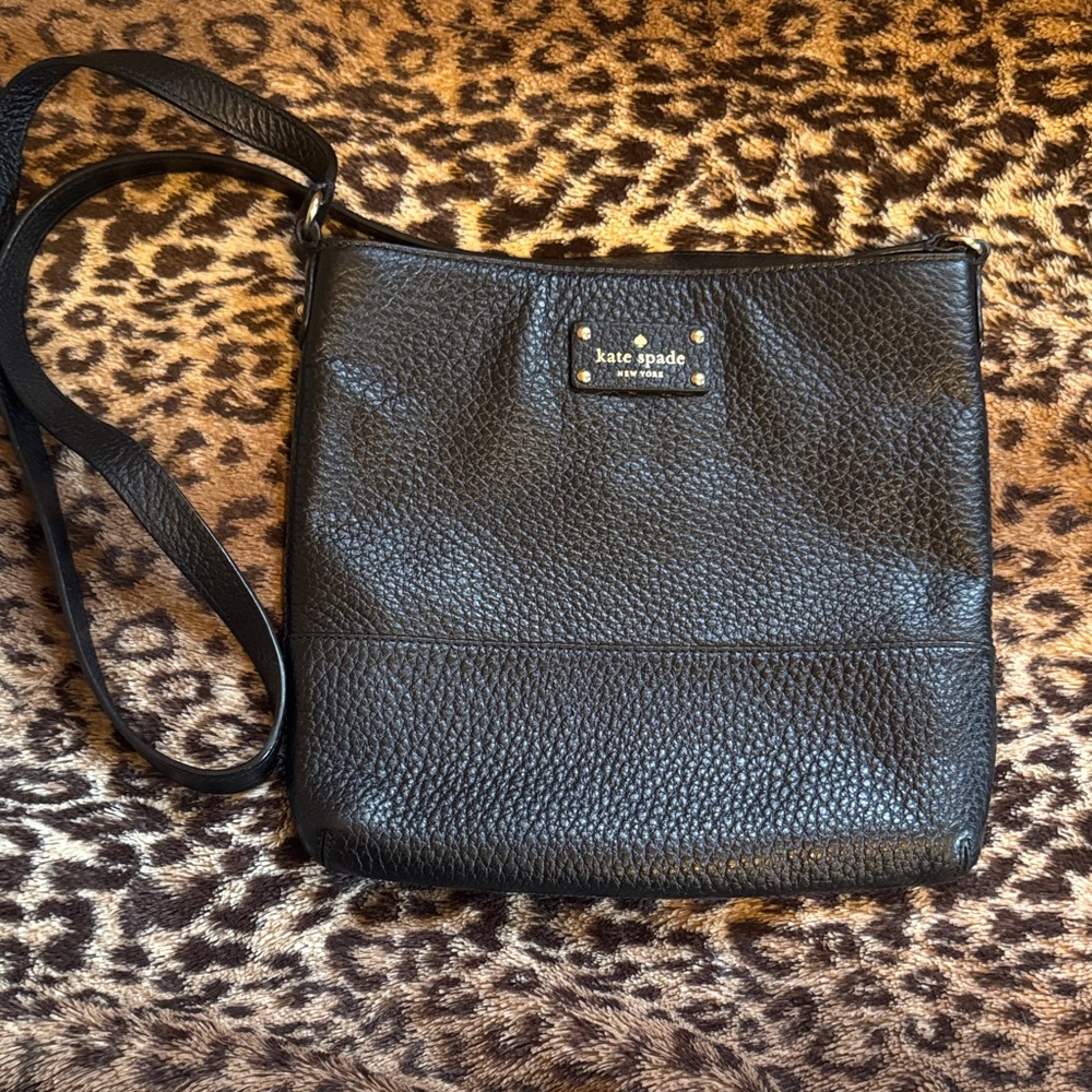 Kate Spade Bay Street Cora pebbled leather crossbody bag - black & gold